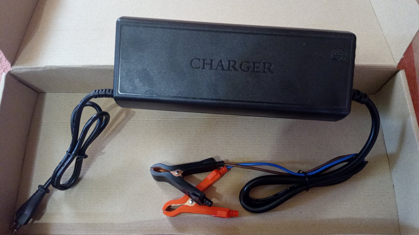 Battery charger for 24V3